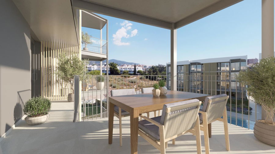 Ny lägenhet på tredje våningen med terrass och pool i Palmanova