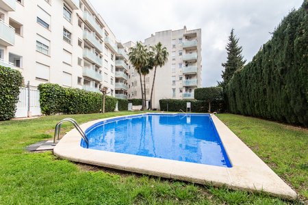 Helle Wohnung mit Terrasse und Gemeinschaftspool in Portixol Molinar.