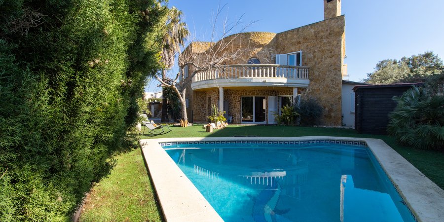 Chalet with  pool, garden and roof terrace in Sa Torre