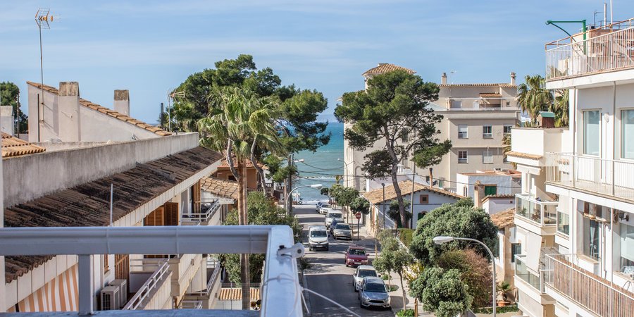 Helles und sonniges Apartment mit Terrasse und Meerblick in Ciudad Jardin