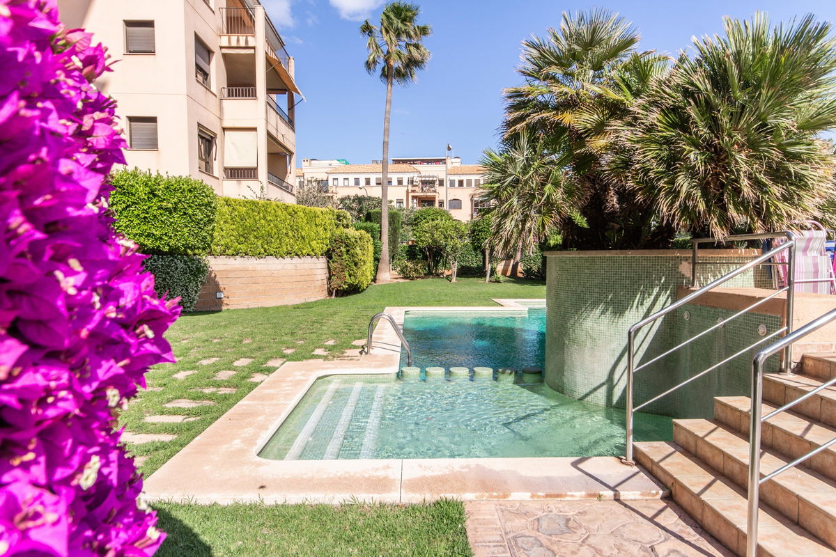 Schönes Erdgeschoss Appartement mit Pool in Portixol Molinar