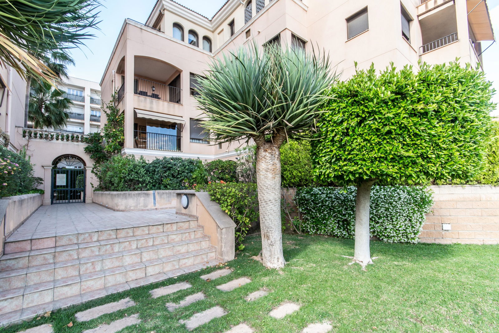 Schönes Erdgeschoss Appartement mit Pool in Portixol Molinar