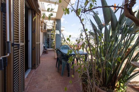Atico con estupenda terraza cerca de Santa Catalina