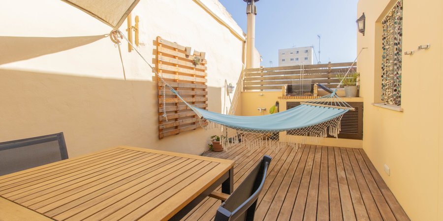 Charmig duplex med privat terrass nära Palma City Beach