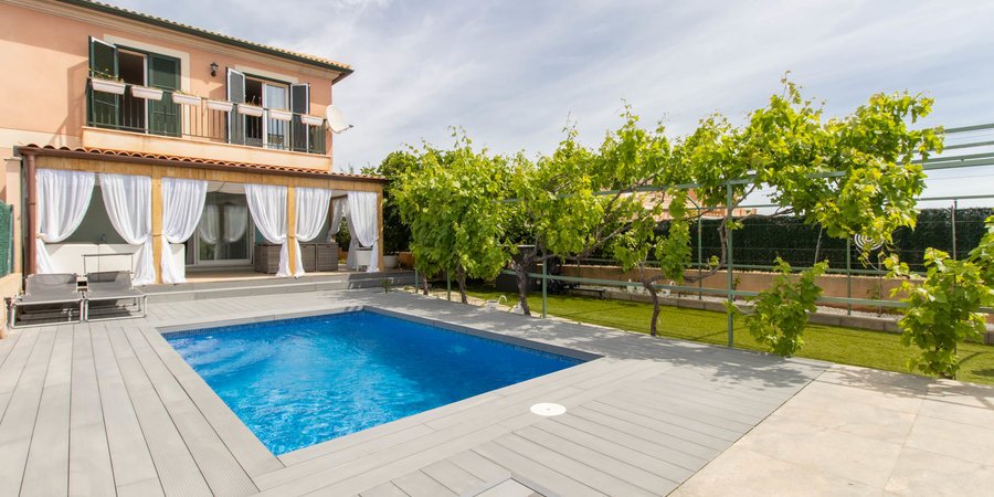 Schöne Doppelhaushälfte mit Pool, Terrassen und Garten in Cala Pi