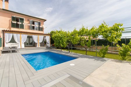 Schöne Doppelhaushälfte mit Pool, Terrassen und Garten in Cala Pi