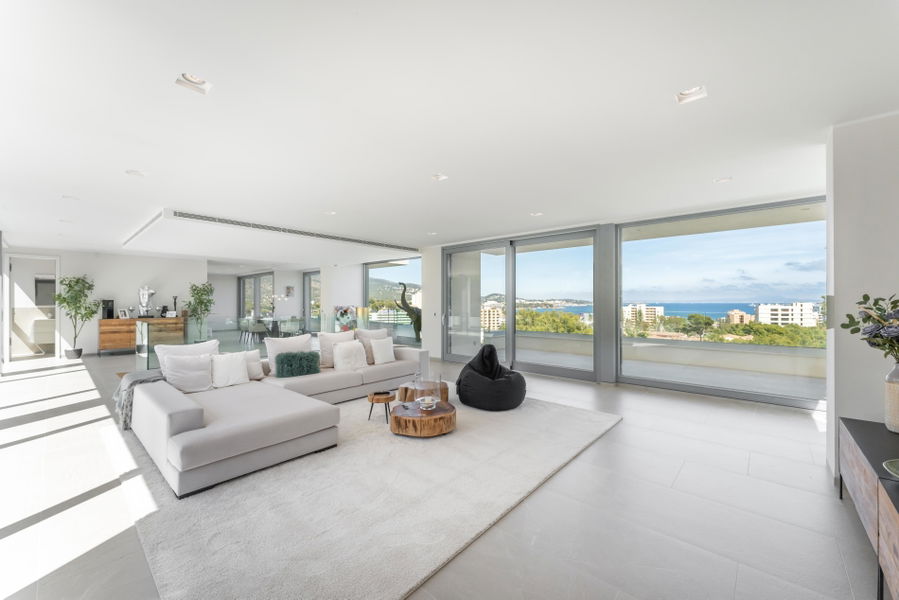 Wunderschöne Villa mit Pool und Meerblick in Palmanova