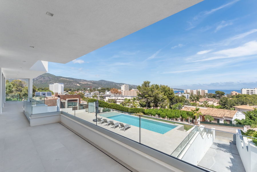 Wunderschöne Villa mit Pool und Meerblick in Palmanova