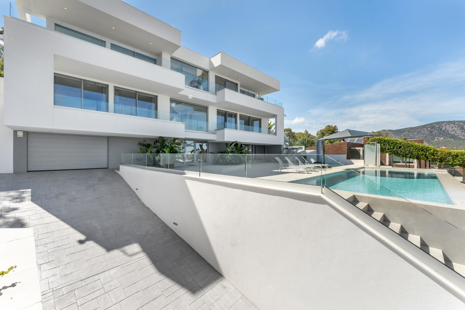 Wunderschöne Villa mit Pool und Meerblick in Palmanova