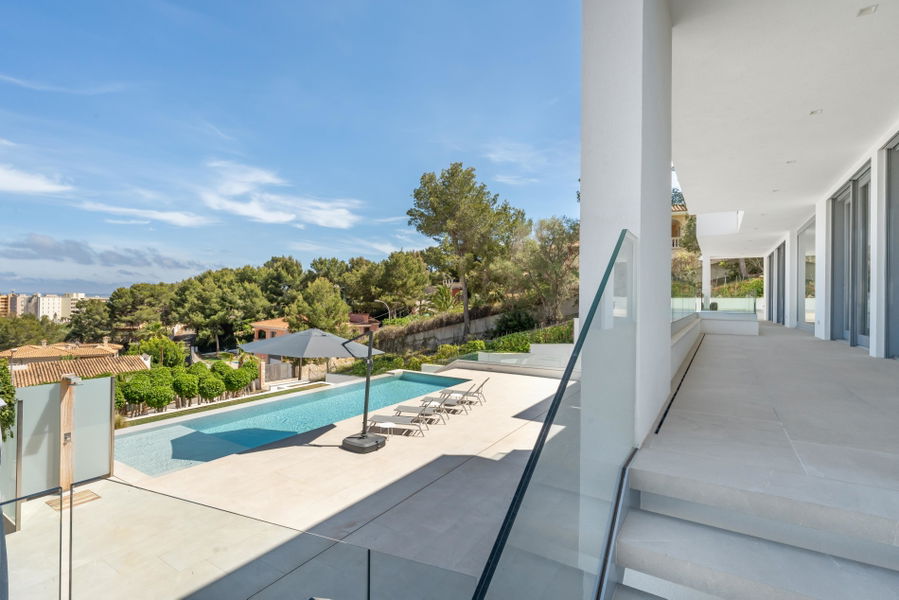 Wunderschöne Villa mit Pool und Meerblick in Palmanova