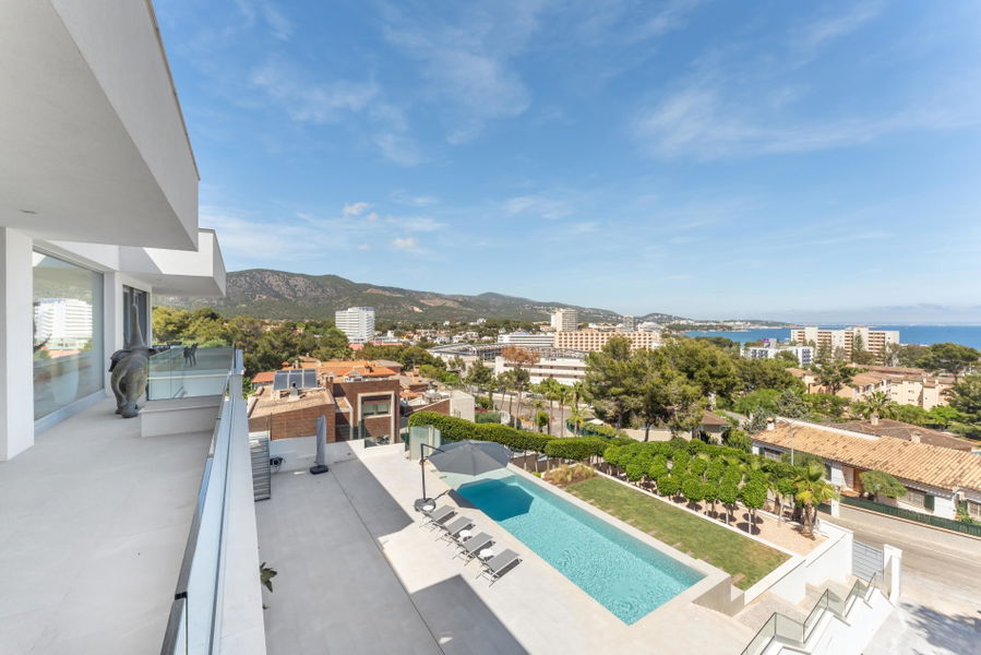 Wunderschöne Villa mit Pool und Meerblick in Palmanova