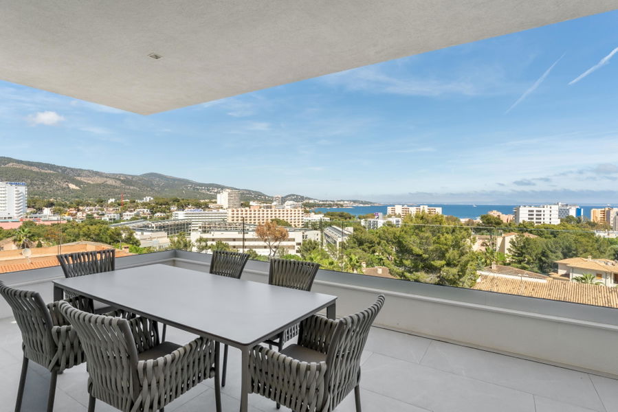Wunderschöne Villa mit Pool und Meerblick in Palmanova