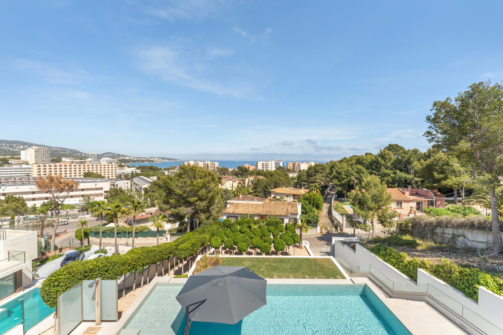 Wunderschöne Villa mit Pool und Meerblick in Palmanova