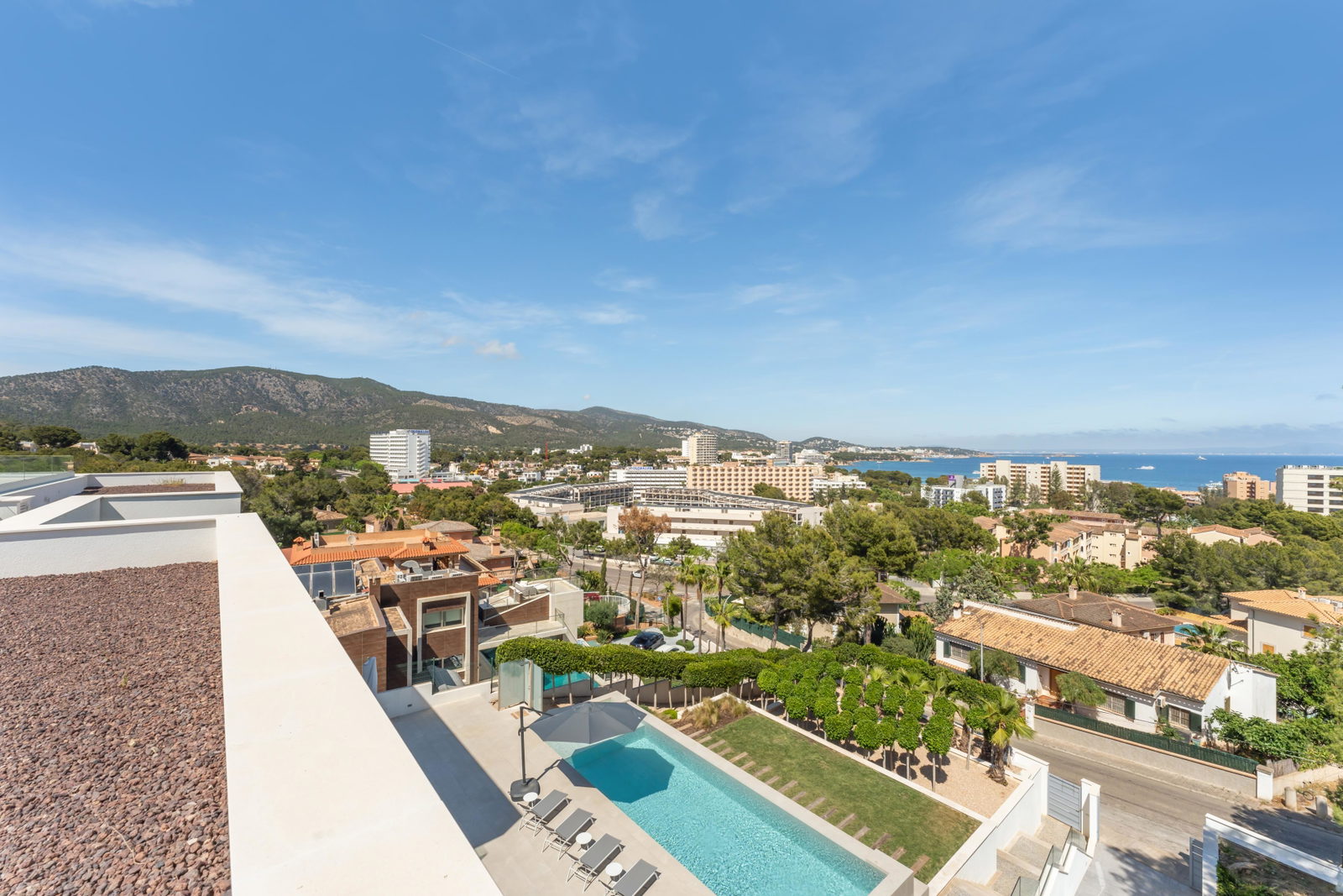 Wunderschöne Villa mit Pool und Meerblick in Palmanova