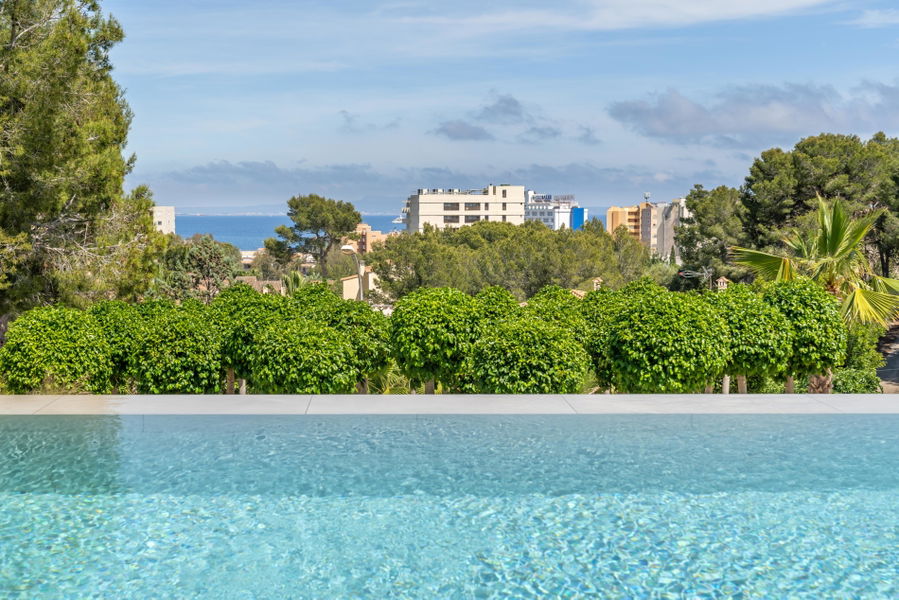 Wunderschöne Villa mit Pool und Meerblick in Palmanova