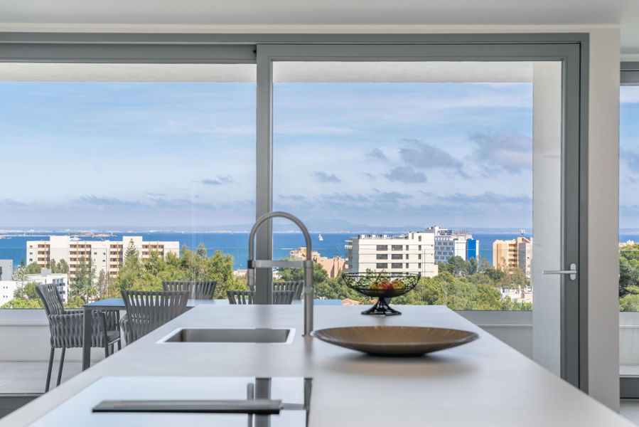 Wunderschöne Villa mit Pool und Meerblick in Palmanova