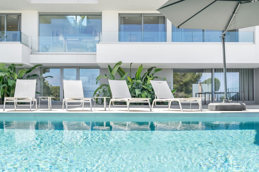 Wunderschöne Villa mit Pool und Meerblick in Palmanova