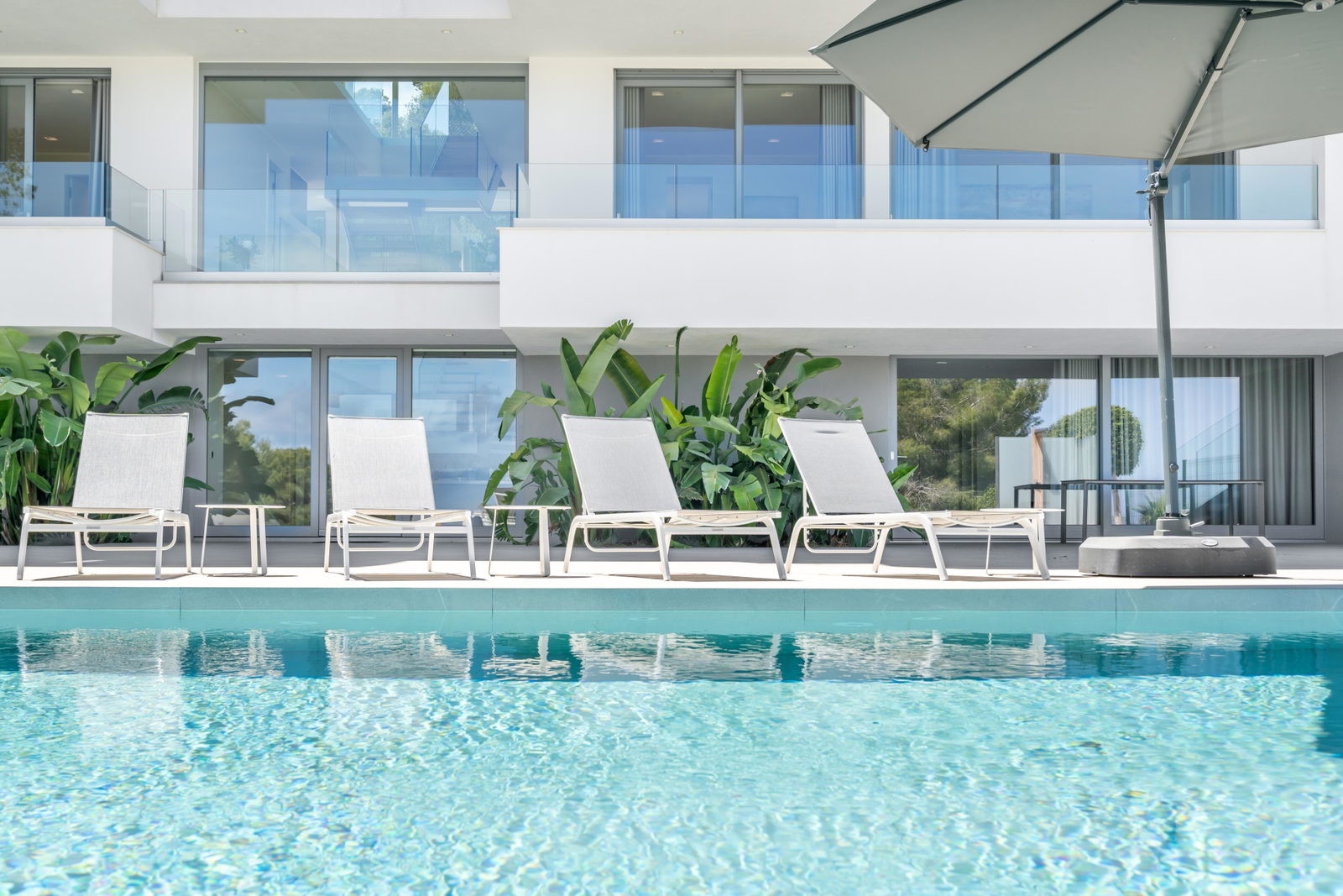 Wunderschöne Villa mit Pool und Meerblick in Palmanova