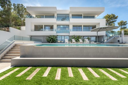 Underbar villa med pool och havsutsikt i Palmanova