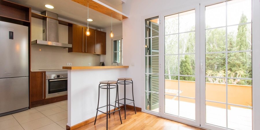 Bonito piso con terraza y piscina comunitaria en Cala Major