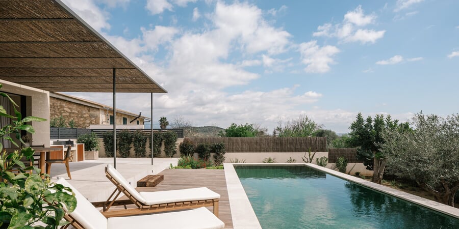 Aussergewöhnliche Neubauvilla mit Garten und Pool in Establiments