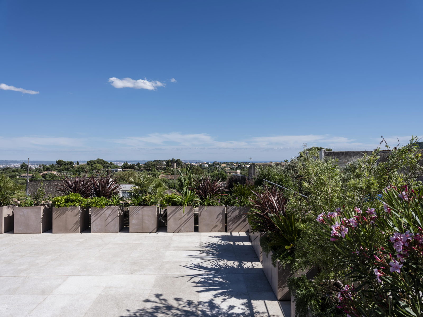 Extraordinary new development villa with garden and pool in Establiments