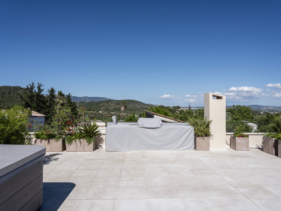 Extraordinary new development villa with garden and pool in Establiments
