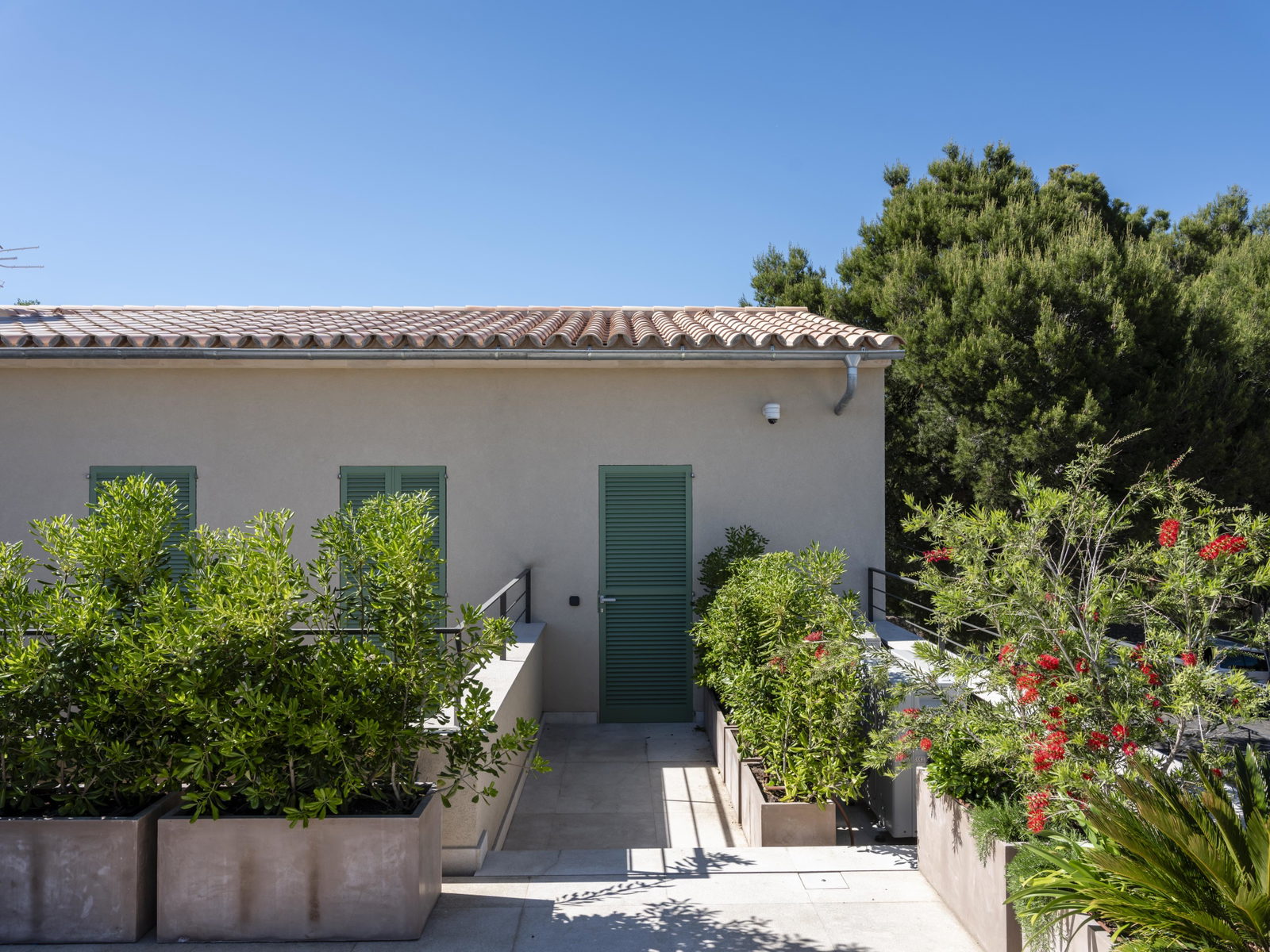 Extraordinary new development villa with garden and pool in Establiments