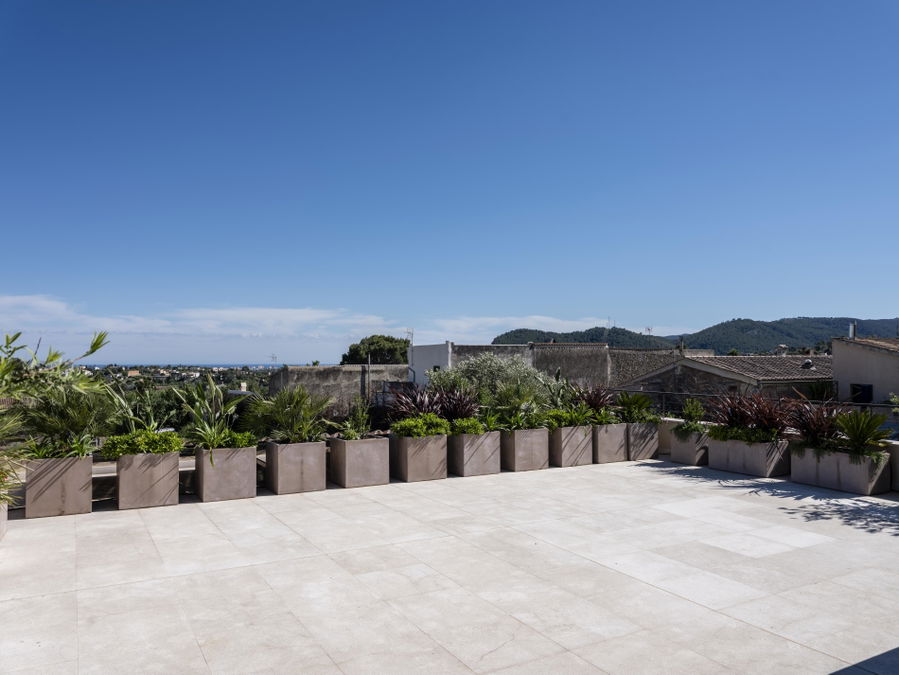 Extraordinary new development villa with garden and pool in Establiments