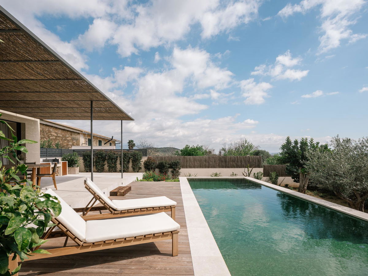 Extraordinaria villa de nueva promoción con jardín y piscina en Establiments