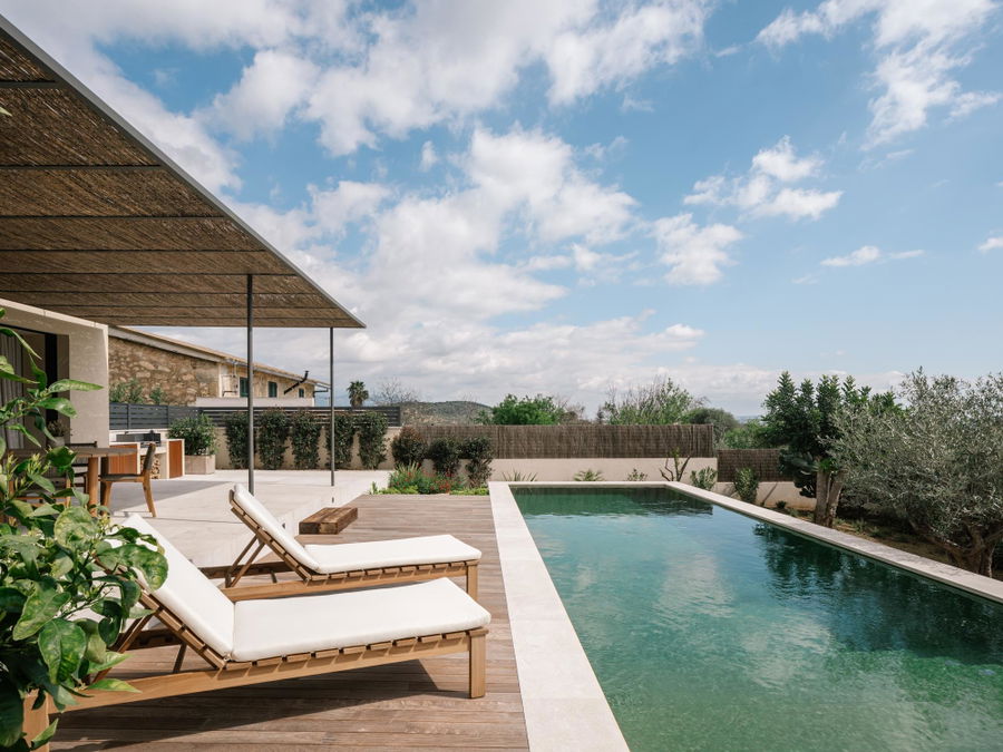 Extraordinary new development villa with garden and pool in Establiments