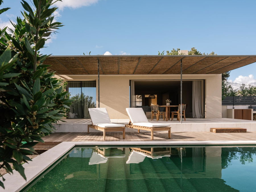 Extraordinary new development villa with garden and pool in Establiments