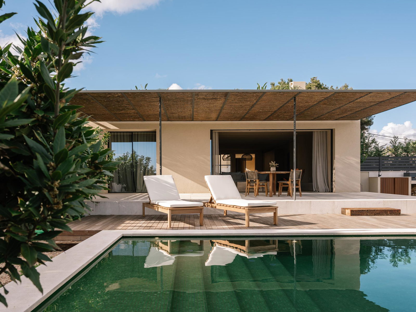 Extraordinary new development villa with garden and pool in Establiments
