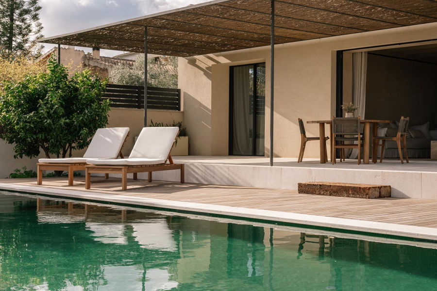 Extraordinary new development villa with garden and pool in Establiments