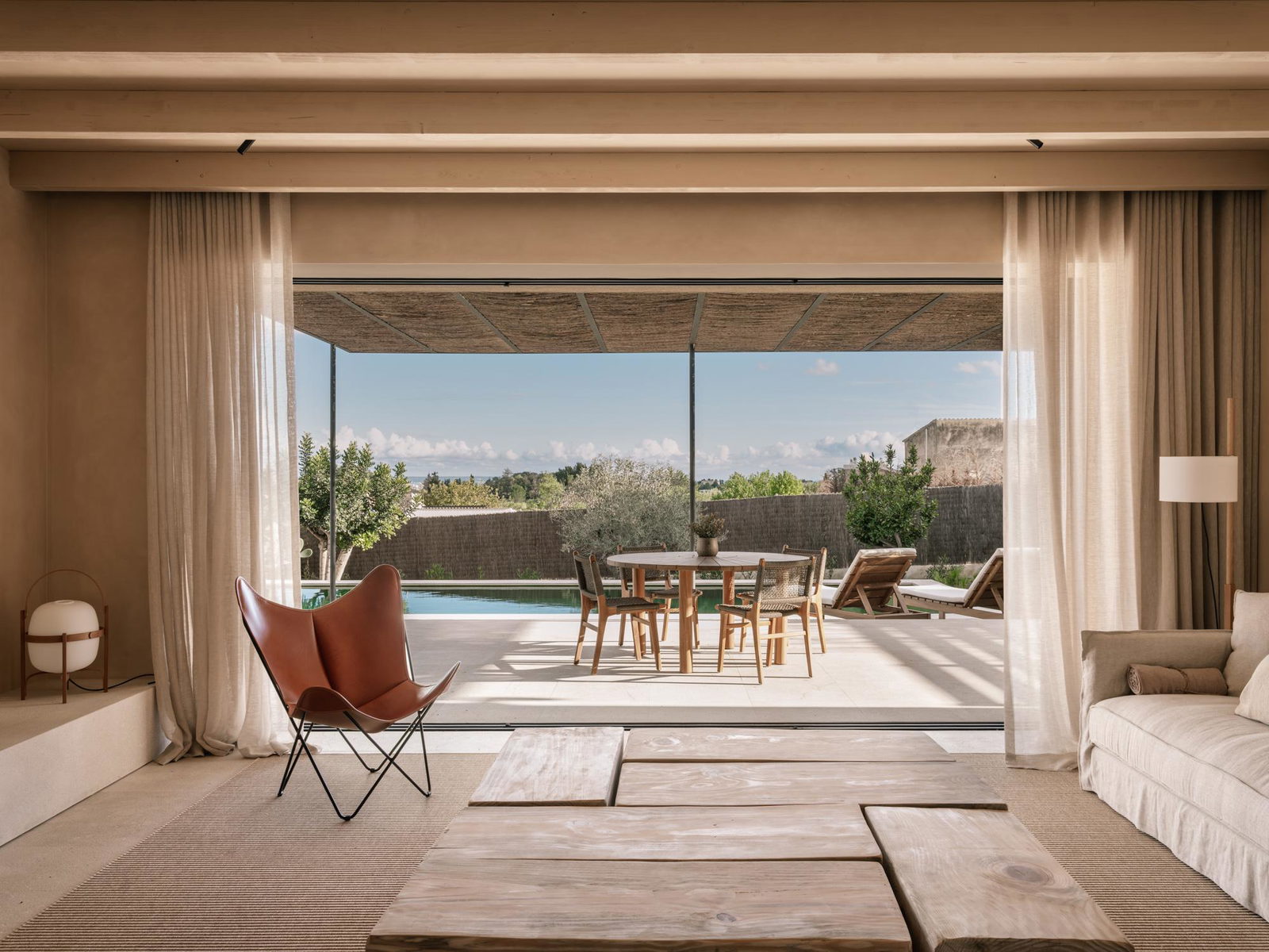 Extraordinary new development villa with garden and pool in Establiments