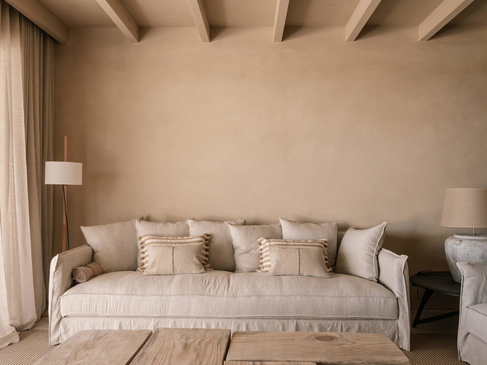 Extraordinary new development villa with garden and pool in Establiments
