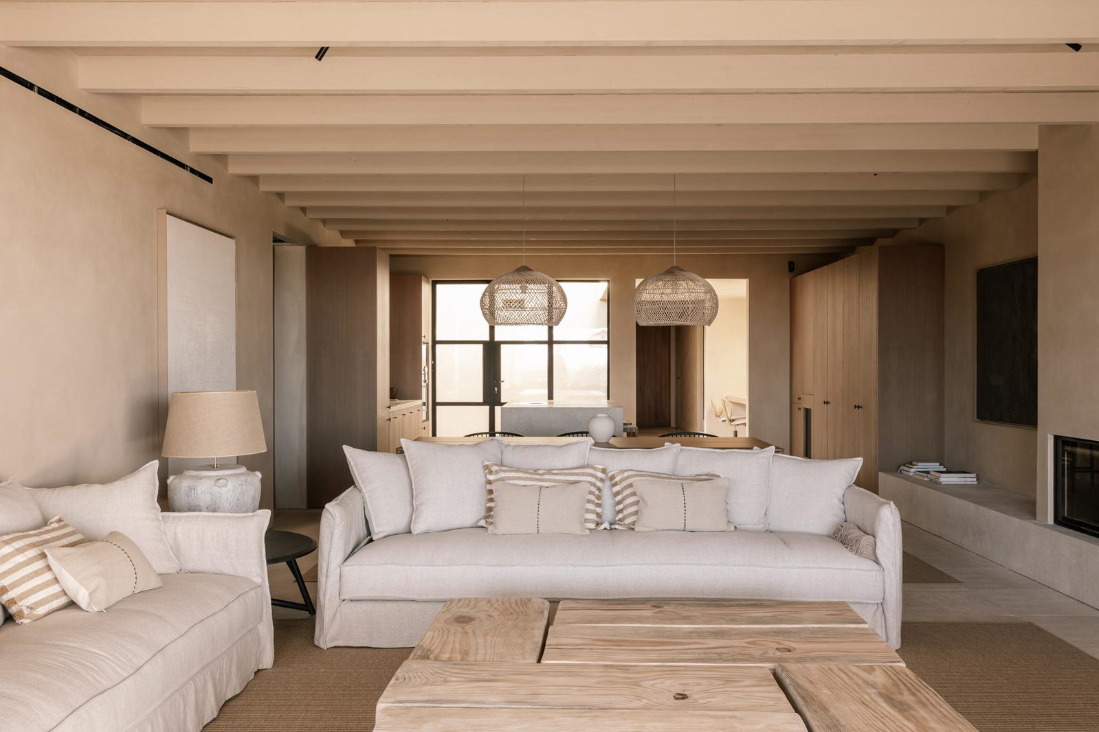 Extraordinary new development villa with garden and pool in Establiments