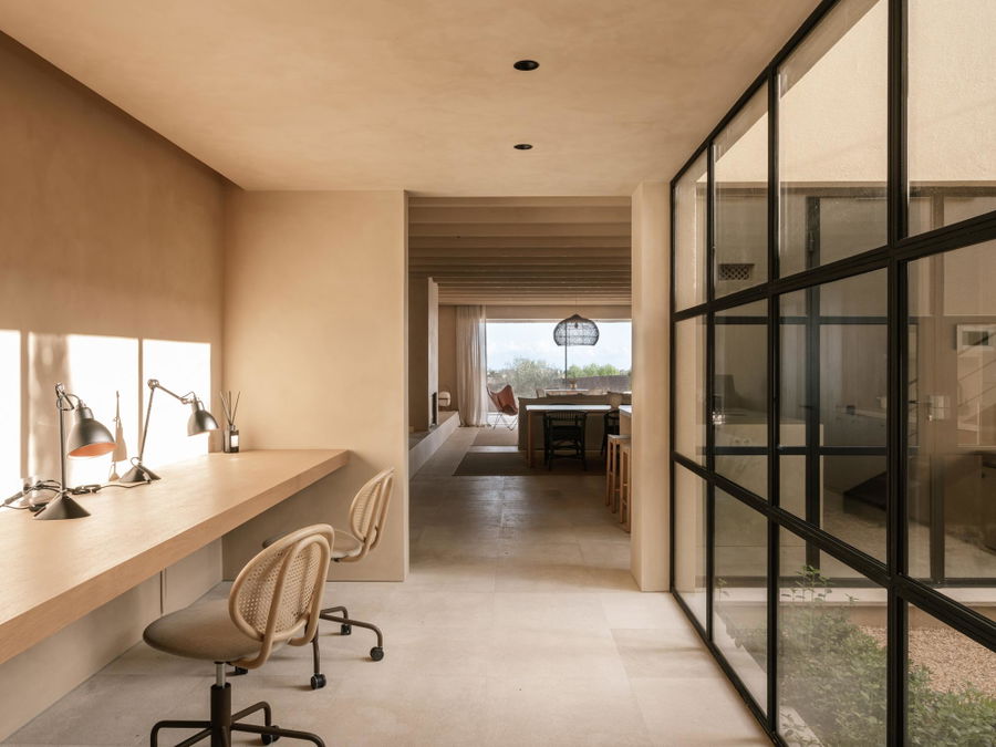 Extraordinary new development villa with garden and pool in Establiments