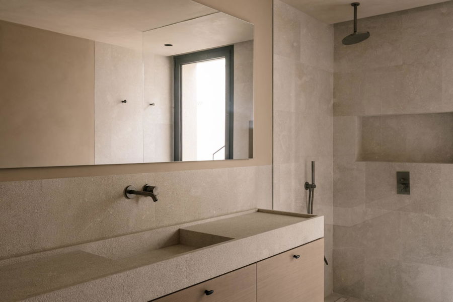 Extraordinary new development villa with garden and pool in Establiments