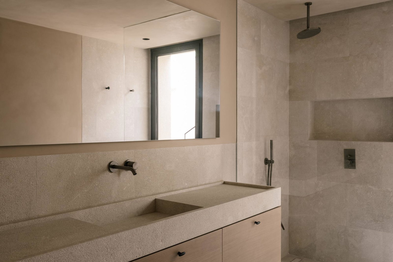 Extraordinary new development villa with garden and pool in Establiments