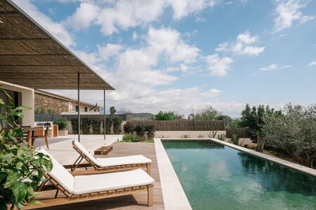 
    
                
            Aussergewöhnliche Neubauvilla mit Garten und Pool in Establiments
        
