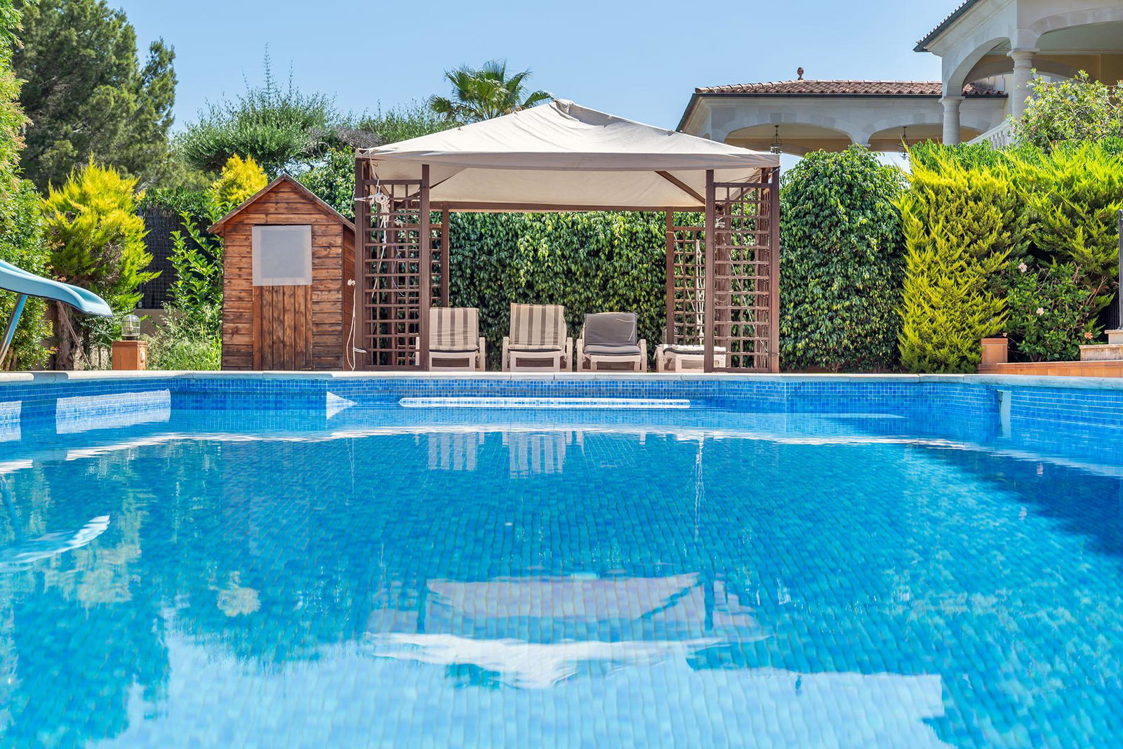 Distinguished villa with sea view in privileged location in Son Veri Nou