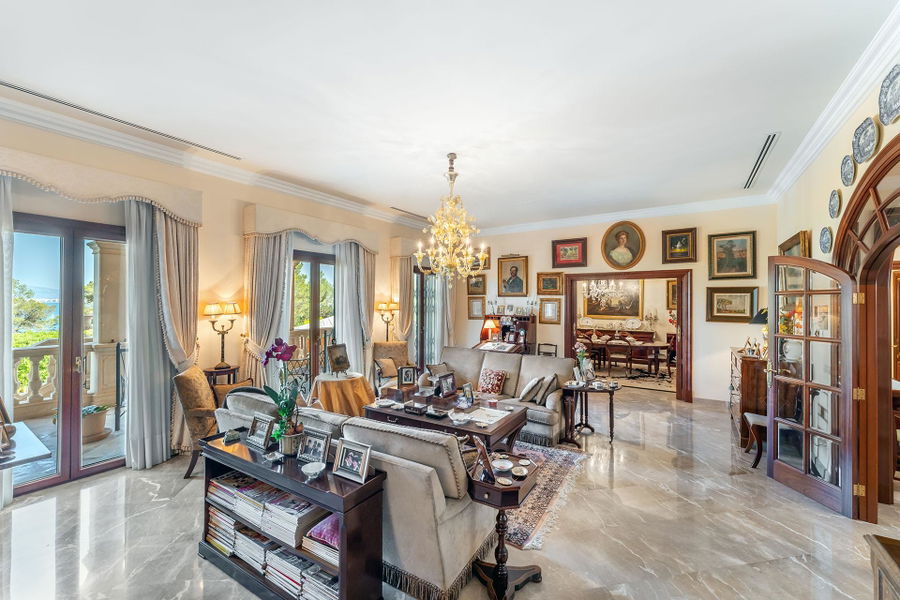 Distinguished villa with sea view in privileged location in Son Veri Nou