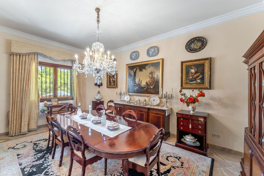Distinguished villa with sea view in privileged location in Son Veri Nou