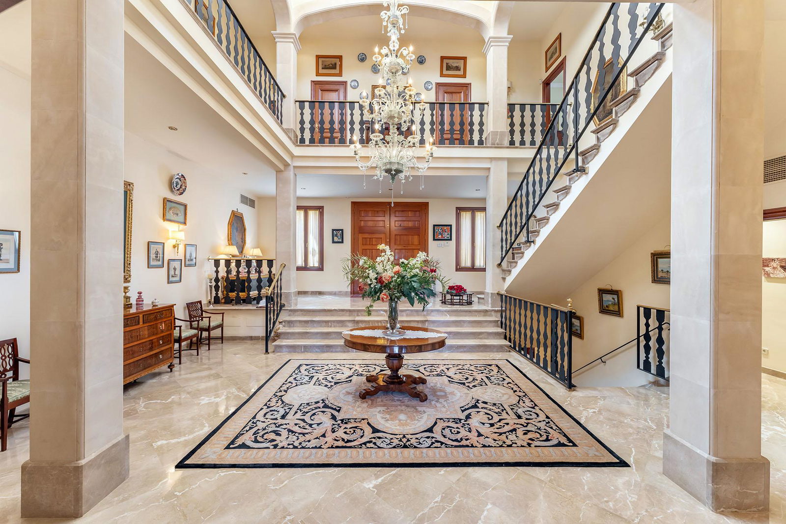 Distinguished villa with sea view in privileged location in Son Veri Nou