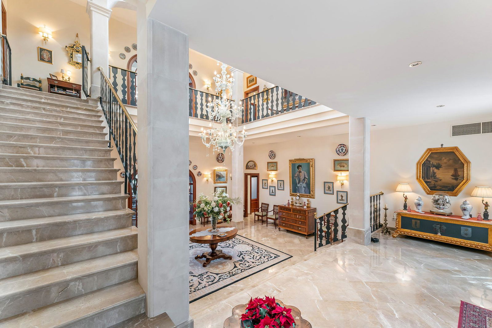 Distinguished villa with sea view in privileged location in Son Veri Nou