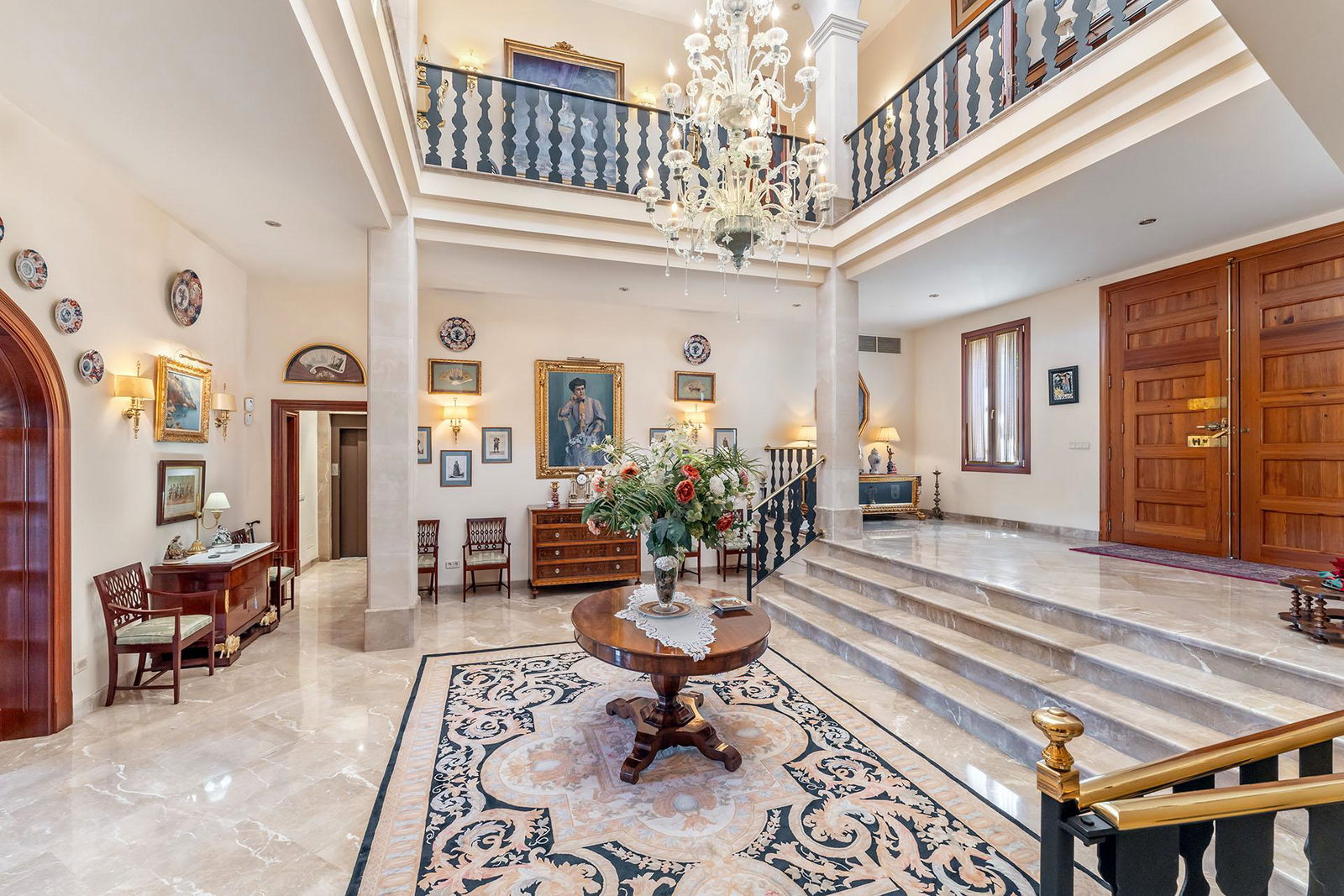 Distinguished villa with sea view in privileged location in Son Veri Nou