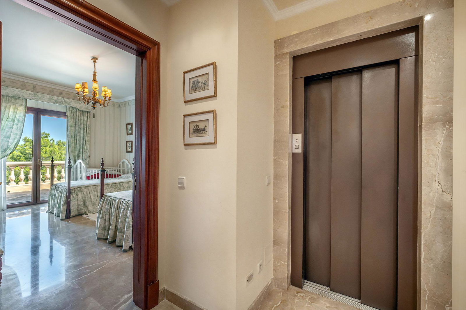 Distinguished villa with sea view in privileged location in Son Veri Nou