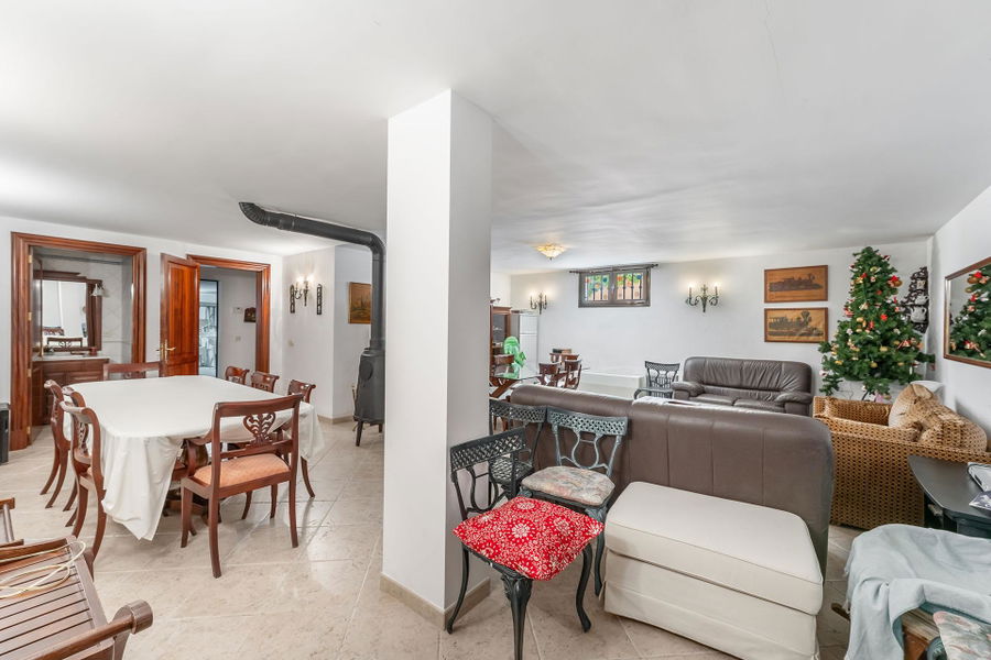 Distinguished villa with sea view in privileged location in Son Veri Nou