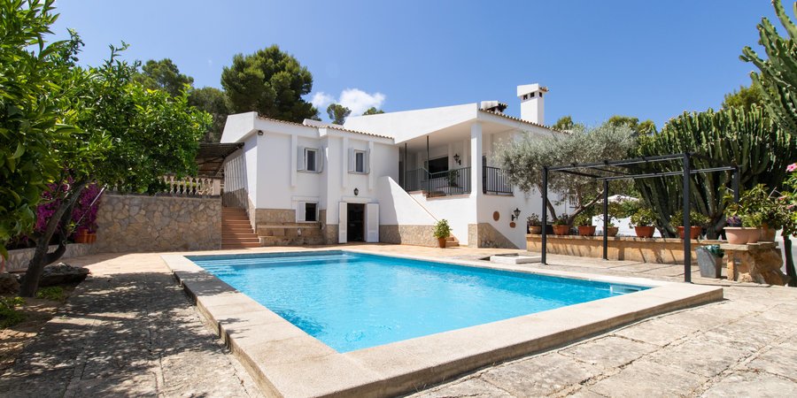 Semi-detached house with pool near the beach in Santa Ponsa